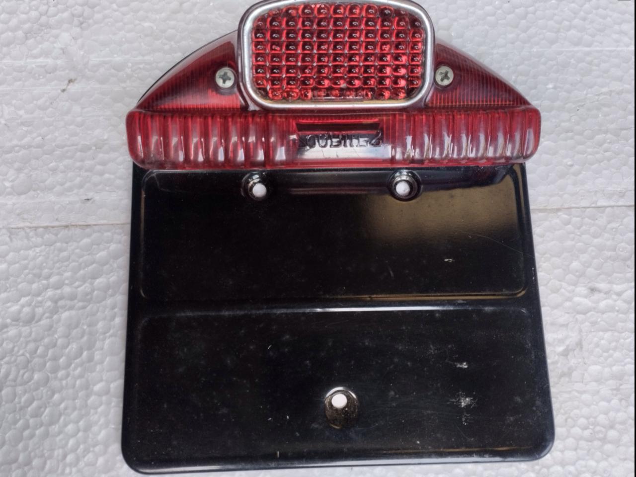 Feux et support plaque LAMBRETTA LD 125 LesAnciennes.com