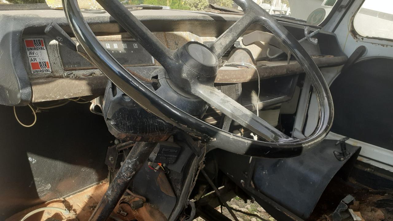 Lot de pièces RENAULT estafette 800 alouette LesAnciennes.com