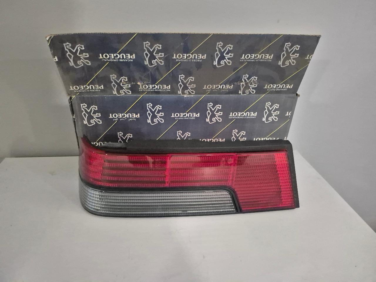Lentille de Feu AR G Peugeot 405 LesAnciennes.com