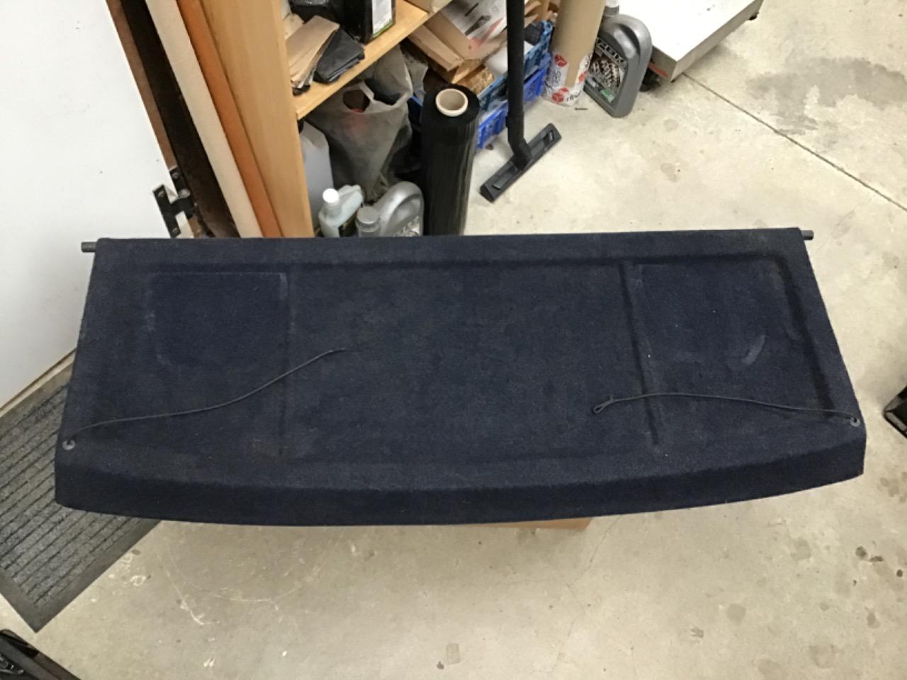 PLAGE ARRIÈRE BLEUE MARINE PEUGEOT 205 LesAnciennes.com