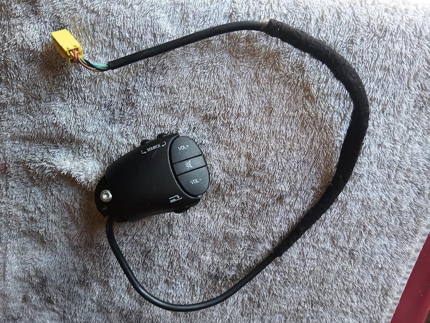 COMMANDE RADIO AU VOLANT RENAULT Twingo LesAnciennes.com