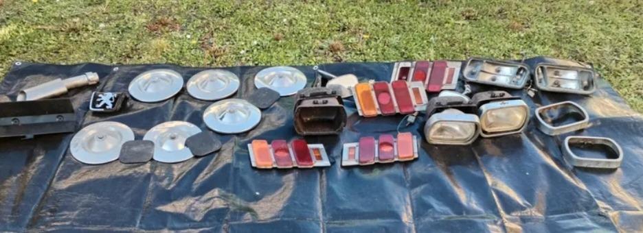 Lot de pièces PEUGEOT 504 Coupé /cabriolet LesAnciennes.com