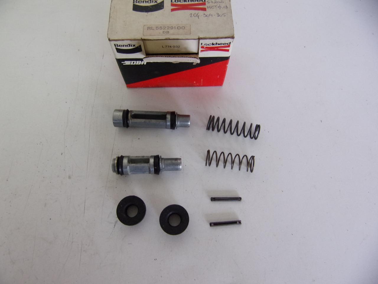 Kit pour maître-cylindre PEUGEOT 204-304-305 LesAnciennes.com