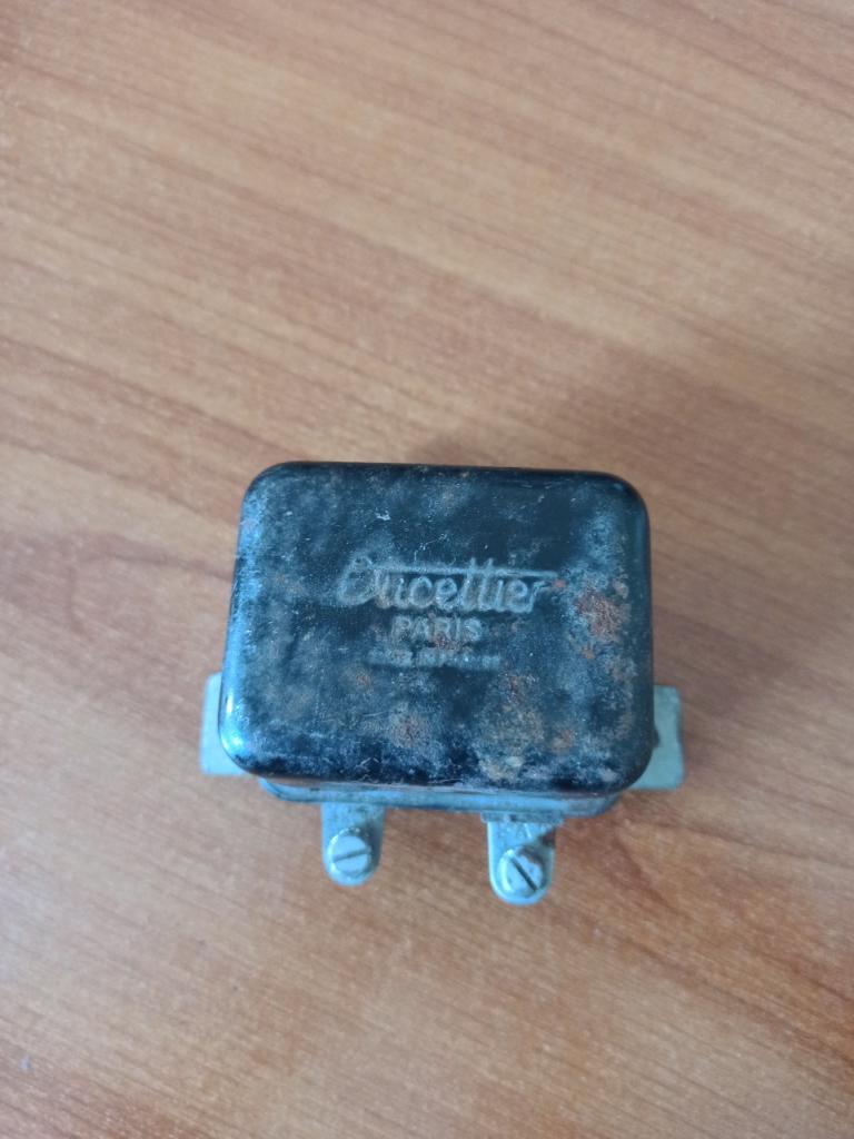 Regulateur Dynamo ducellier 12v 8265A LesAnciennes.com