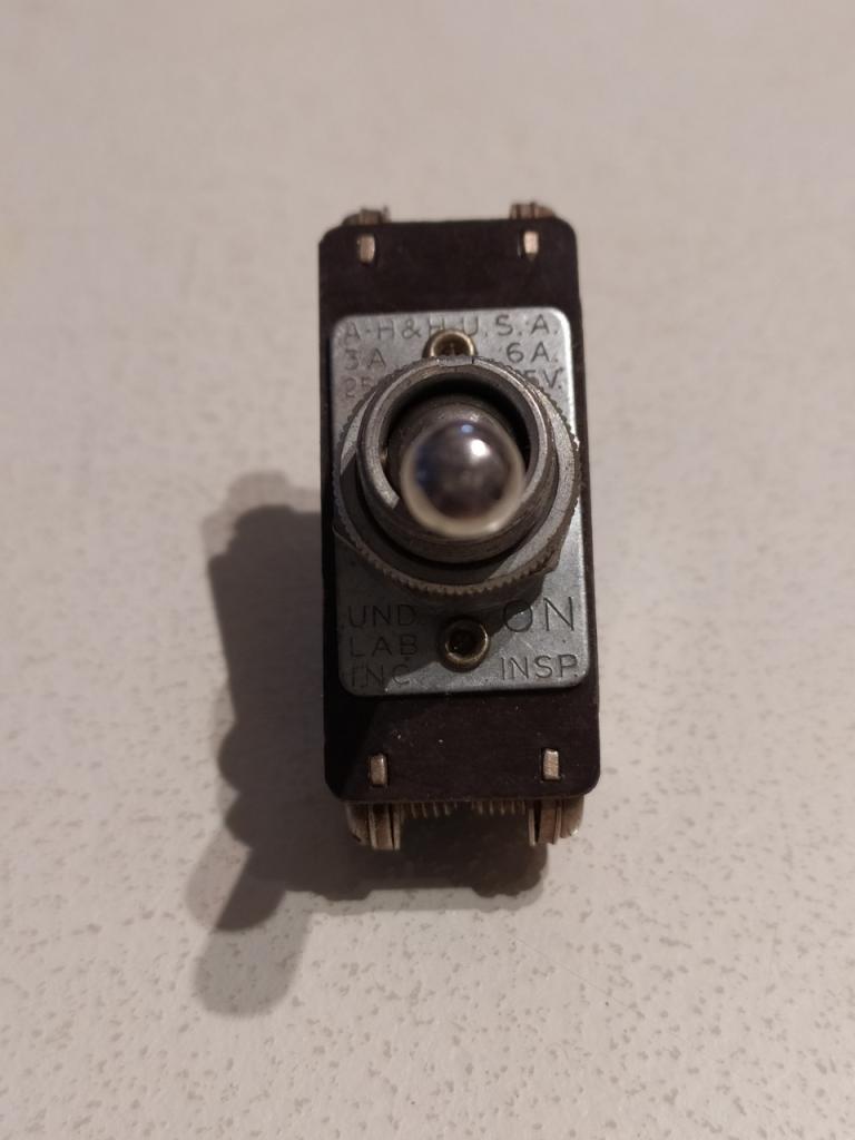 Lot de 4 interrupteurs on-off ancien stock us LesAnciennes.com