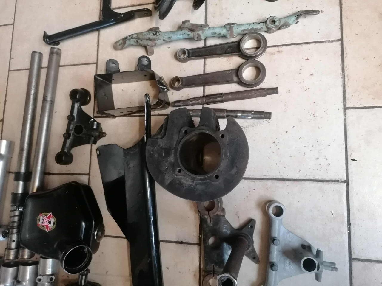 Pièces MATCHLESS ------- ------- LesAnciennes.com