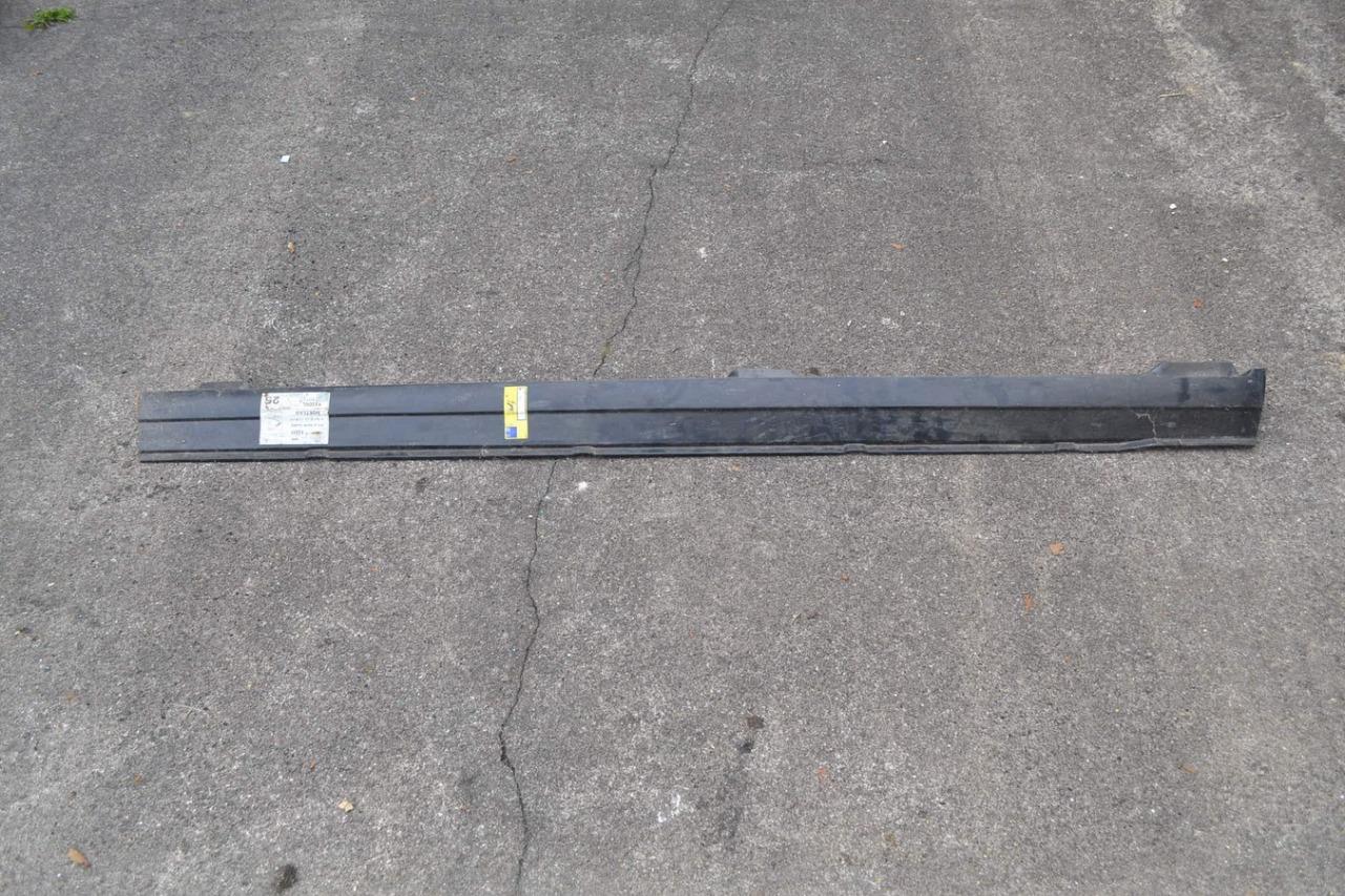 Bas de caisse G PEUGEOT 305 Berline Break, neuf LesAnciennes.com