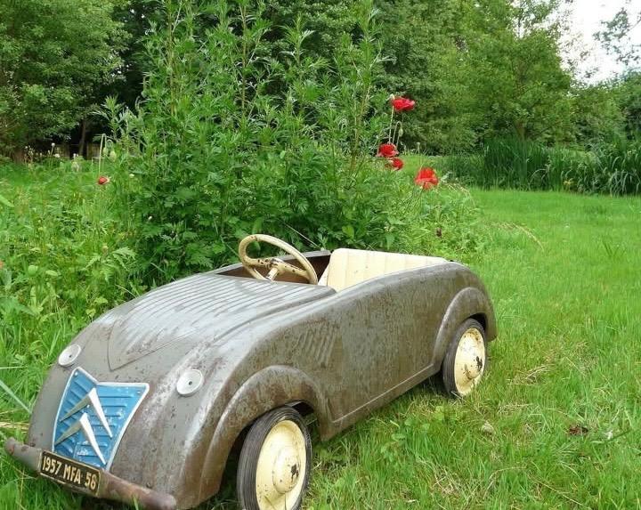 Voitures à pedale LesAnciennes.com