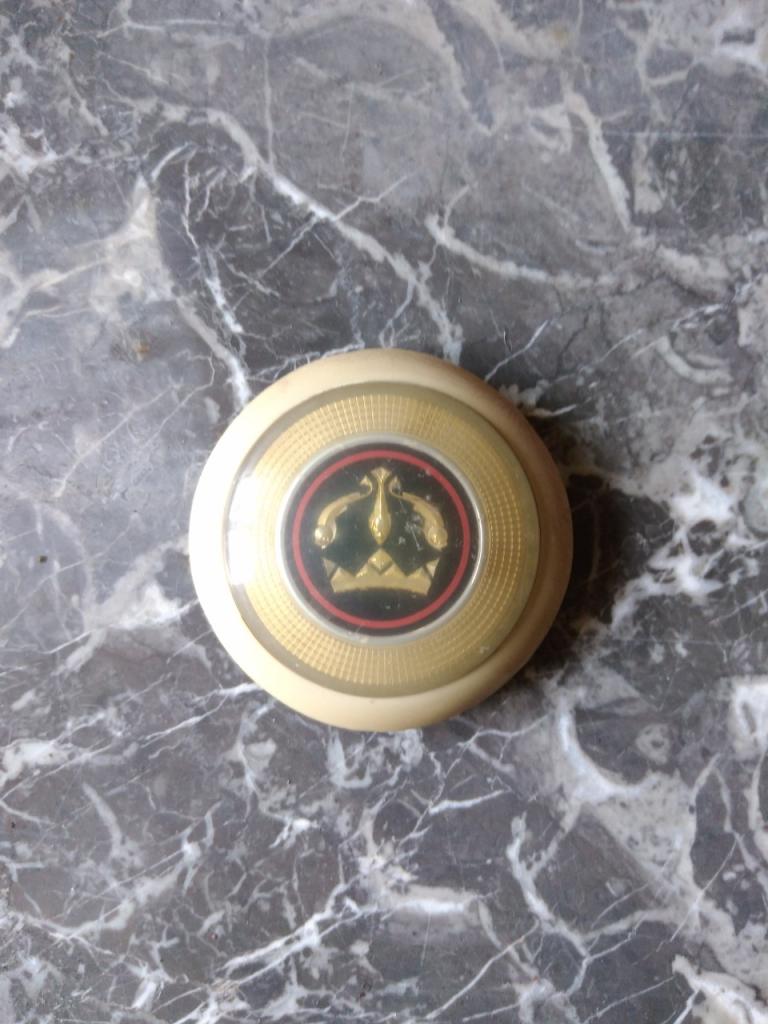 Centre de volant RENAULT Dauphine LesAnciennes.com