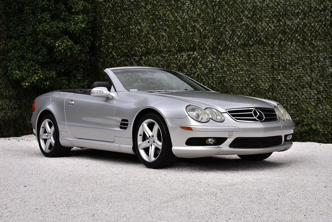 2003 Mercedes-Benz R230 SL500 Convertible 5,0L V8 "AMG Sport" LesAnciennes.com