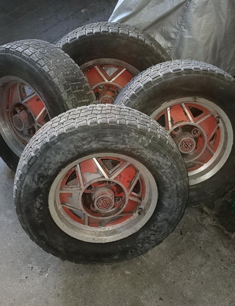 4 roues alu MG MGB LesAnciennes.com