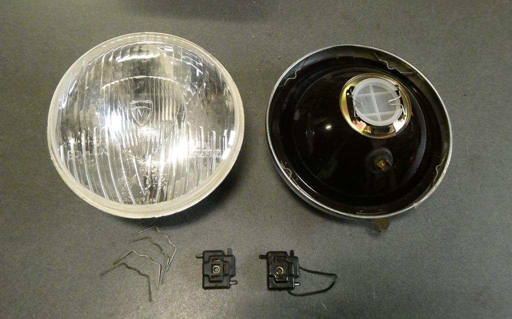 Traction optiques Marchal et Cibié neuves en CE LesAnciennes.com