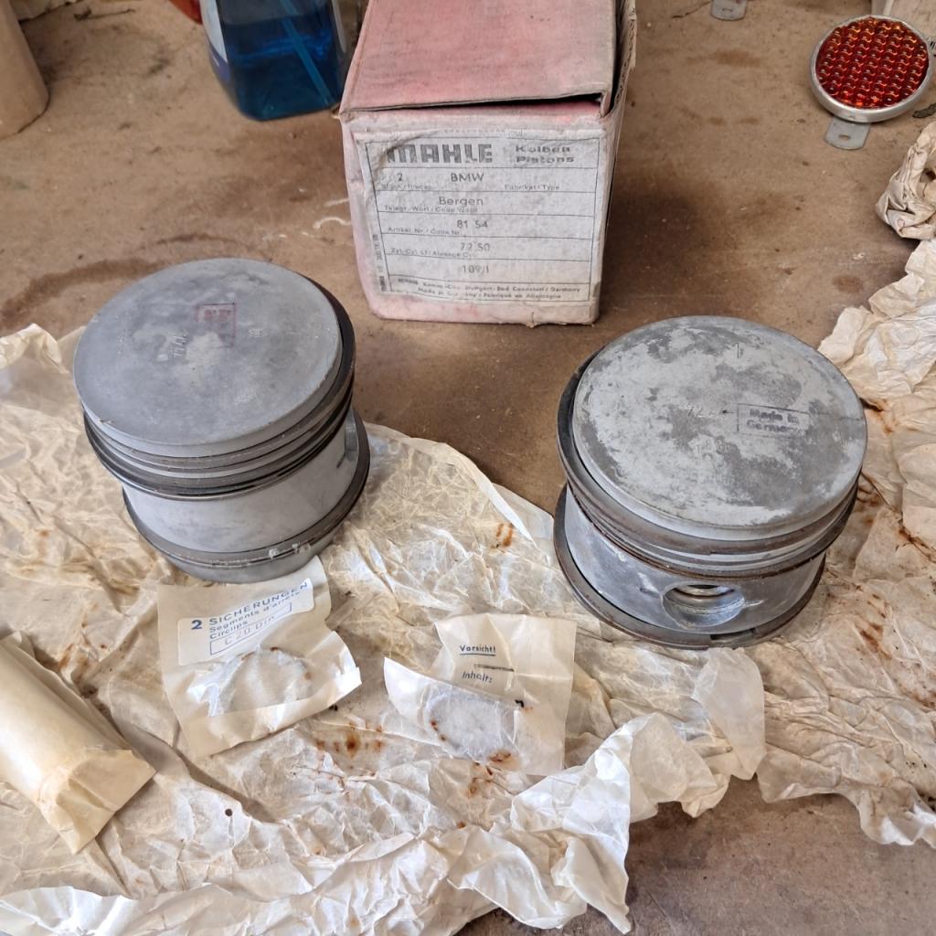2 pistons complets BMW R67 r67/2 r67/3 neuf LesAnciennes.com