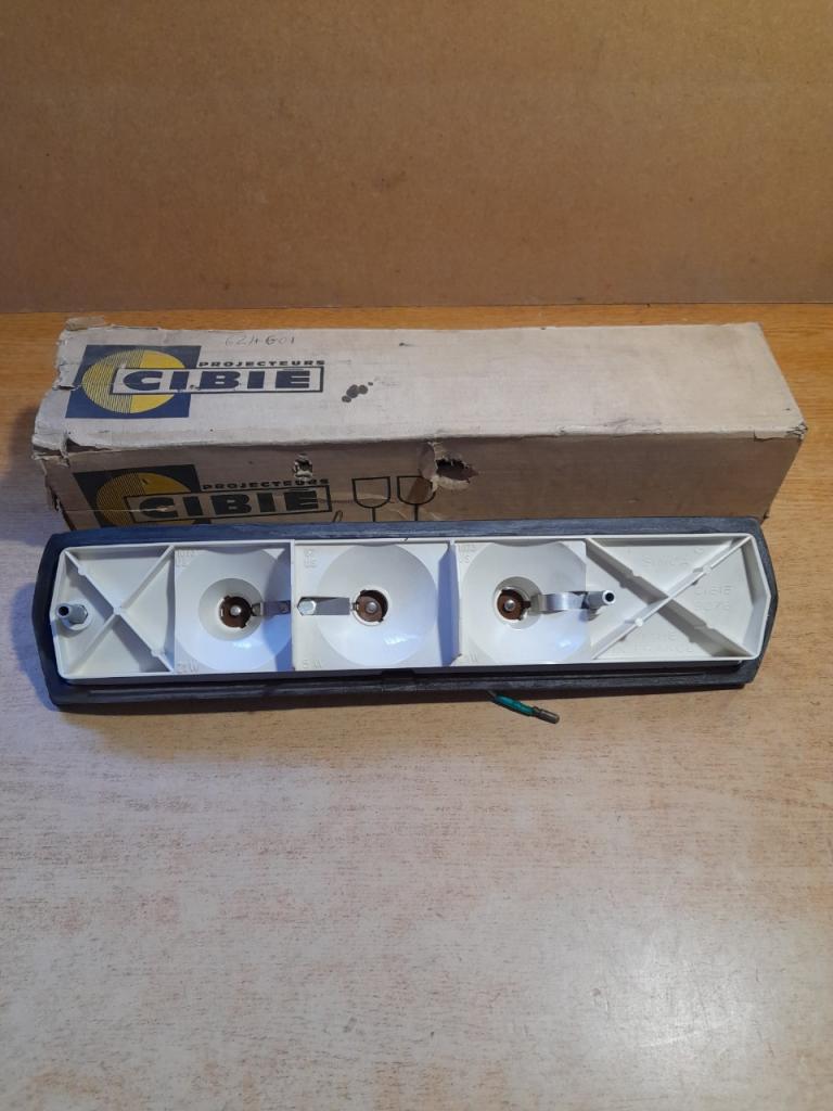 Platine feu arrière gauche Simca 1100 cibié LesAnciennes.com