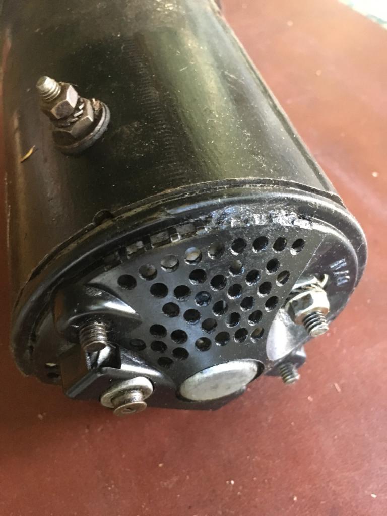 Dynamo PEUGEOT 204 LesAnciennes.com