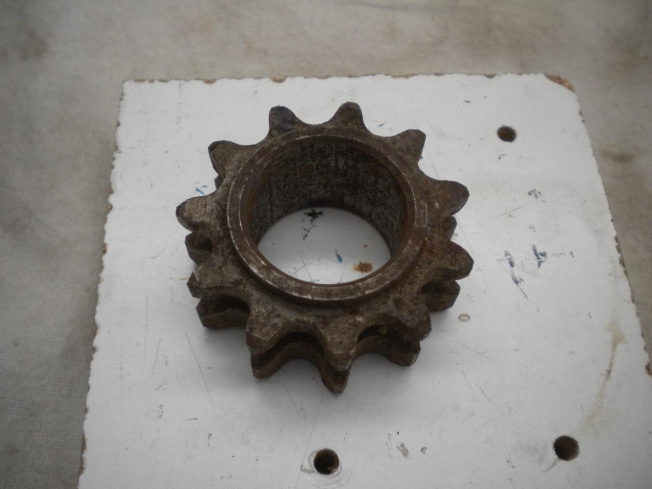 Pièces UN PIGNON 11 dents moto ancienne LesAnciennes.com