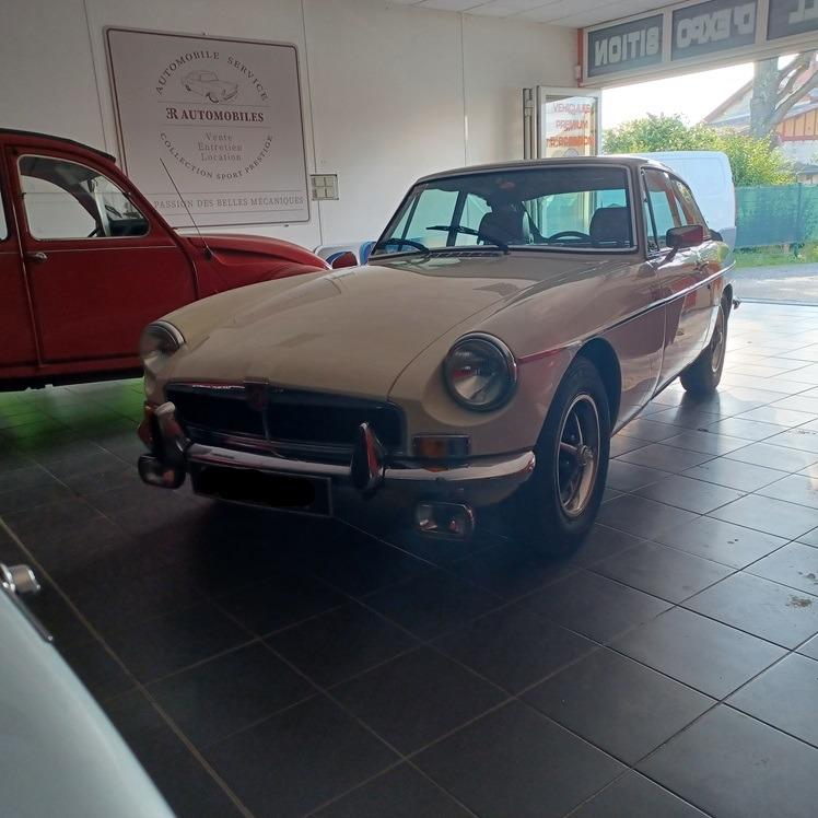 MG MGB GT - 1974 LesAnciennes.com