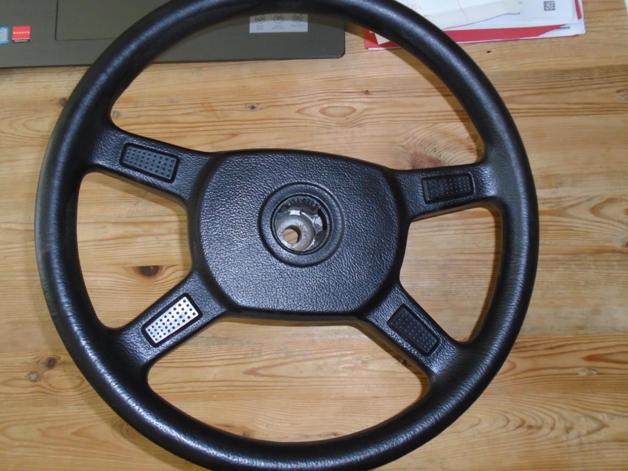 Volant BMW 3 et 5 Phase 2 Divers LesAnciennes.com