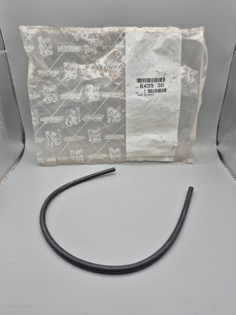 Tuyau de Lave vitre Avant PEUGEOT 405 LesAnciennes.com