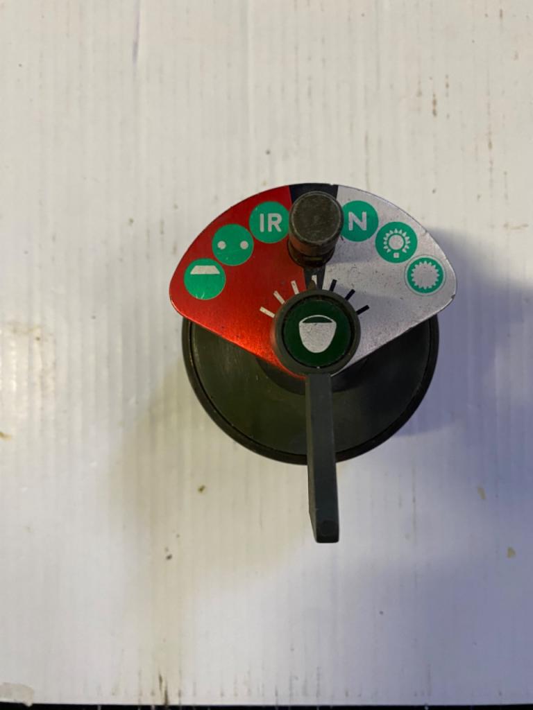 Interrupteur JEEP Willys MB LesAnciennes.com