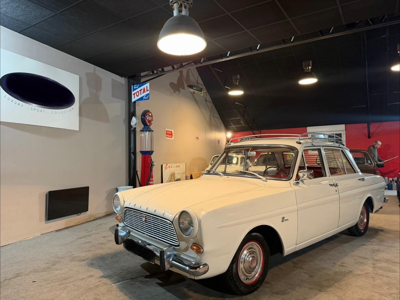 FORD 12 M P4 Berline - 1964 LesAnciennes.com