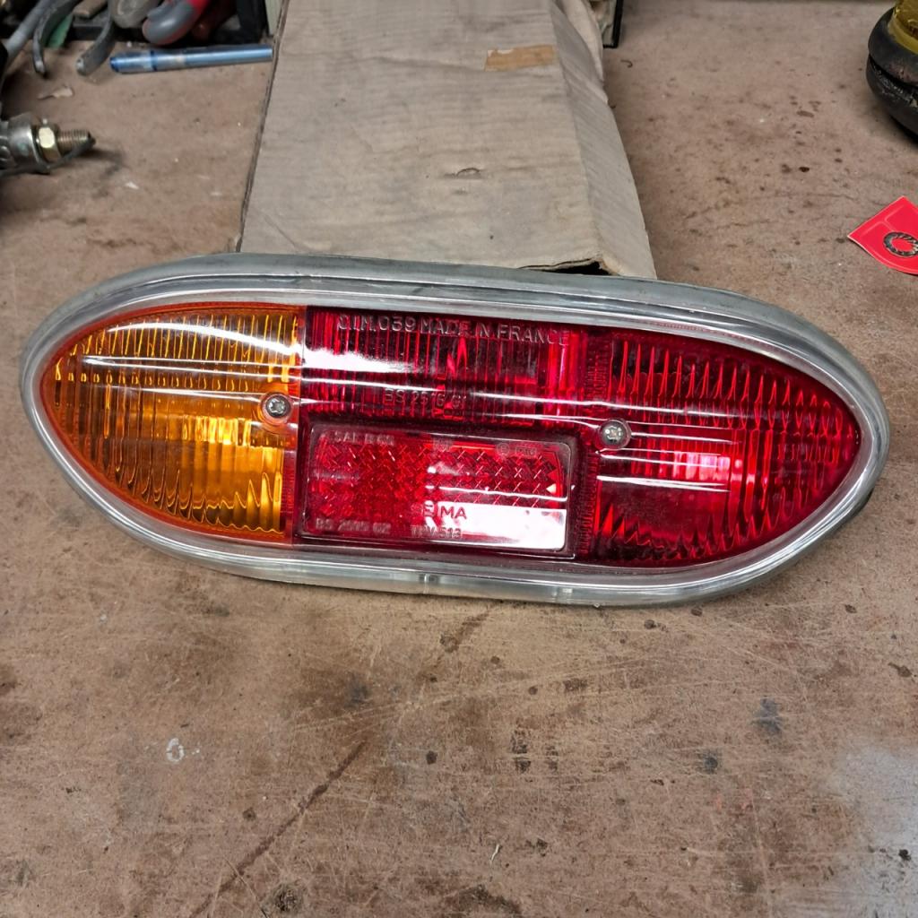 Feux arriere frankani cim 038 gauche PEUGEOT 204 LesAnciennes.com