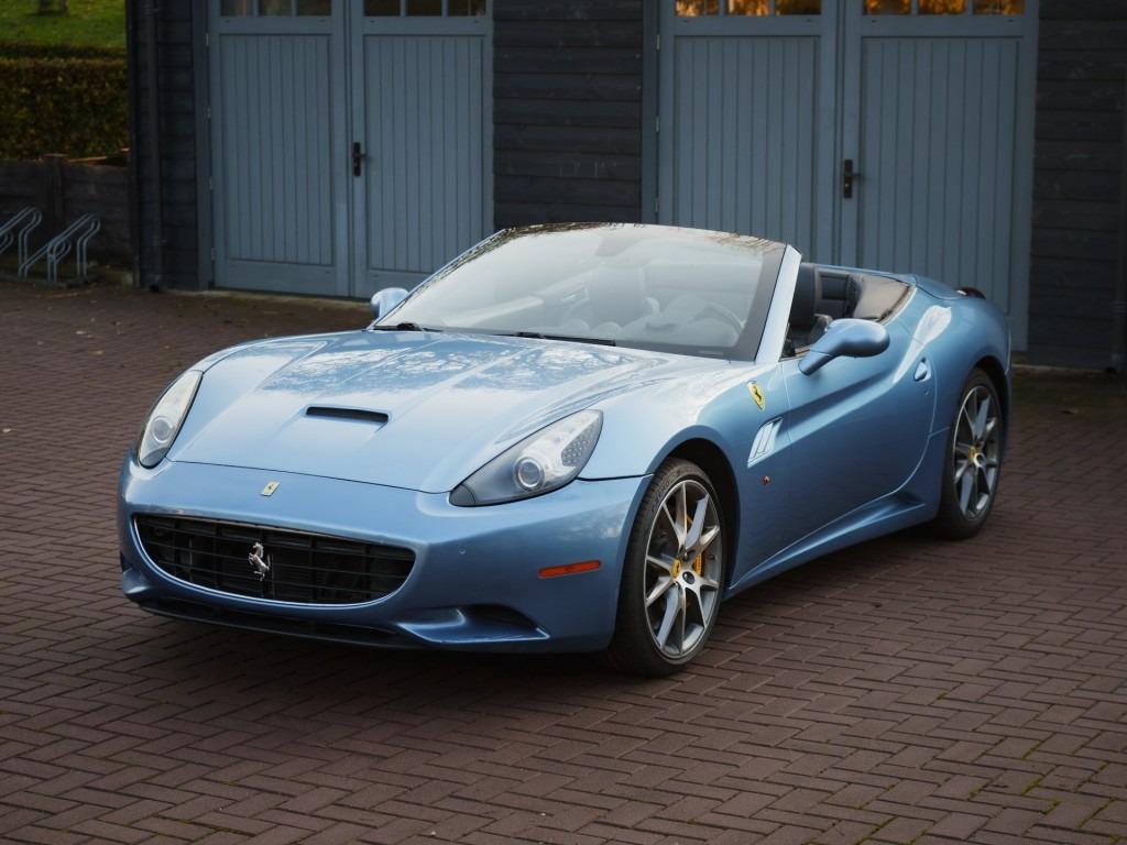 FERRARI California LesAnciennes.com