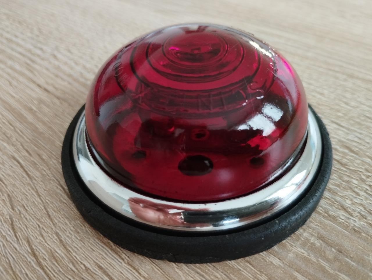 Feu rouge Scintex RENAULT Celtaquatre LesAnciennes.com