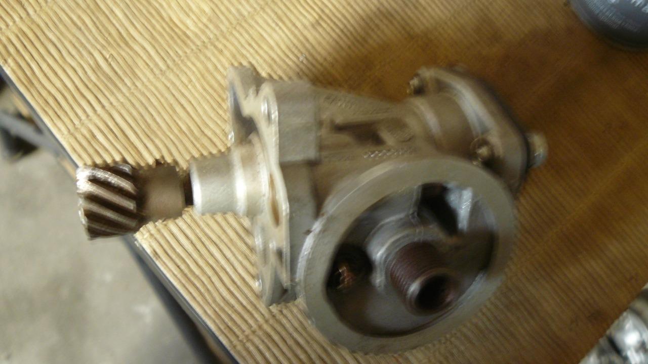 Pompe à huile FORD 1 LesAnciennes.com