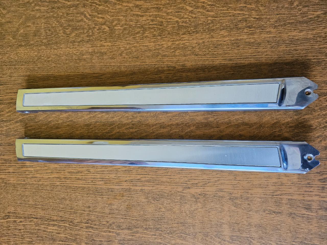 Enjoliveur montant CITROEN DS LesAnciennes.com