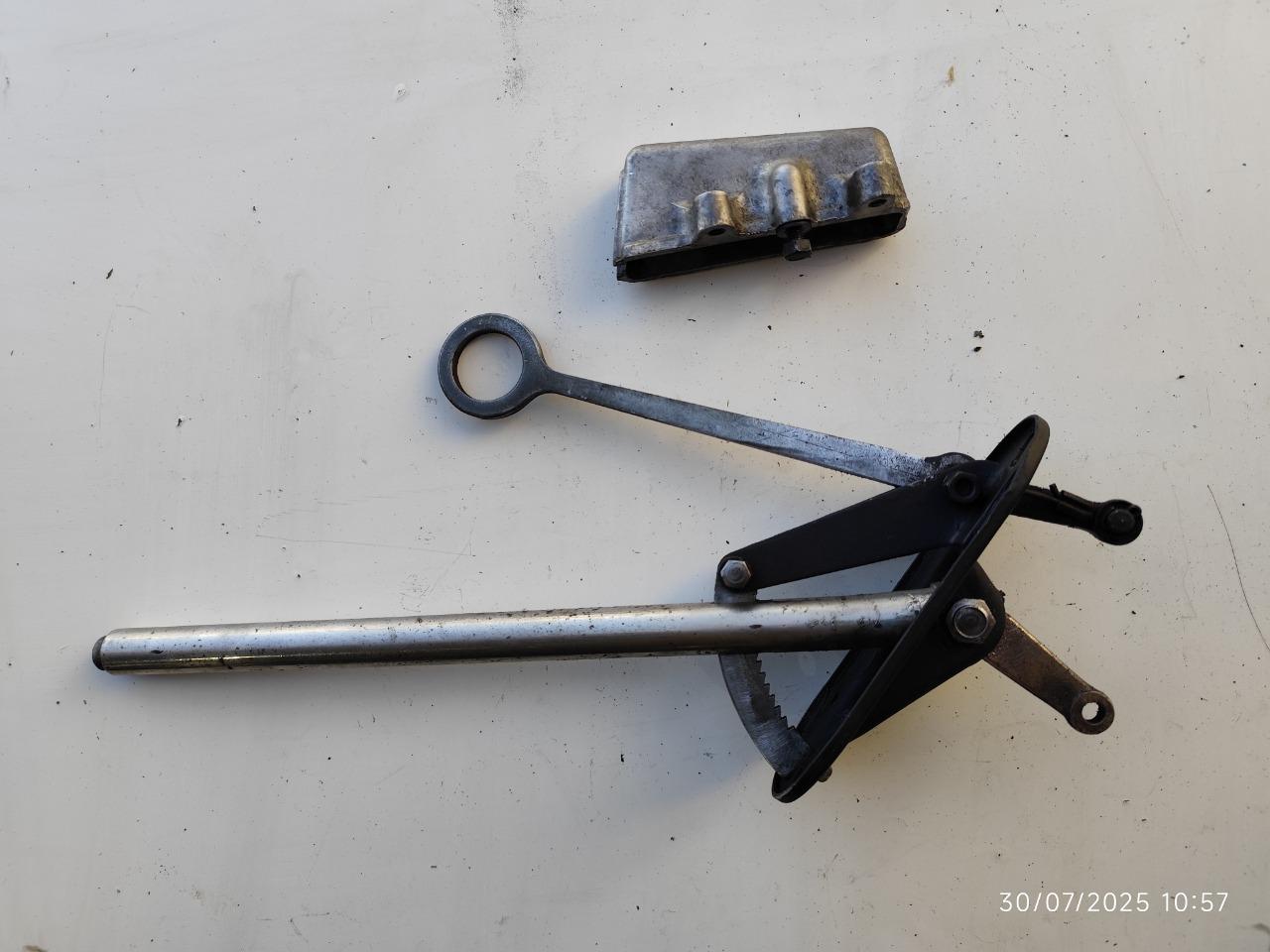 Levier frein main et tirette démarreur RENAULT 4CV LesAnciennes.com