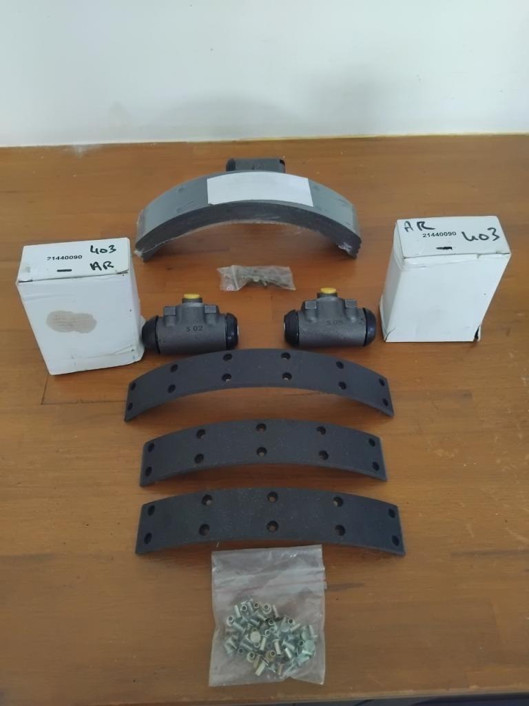 Freinage PEUGEOT 403 Berline LesAnciennes.com