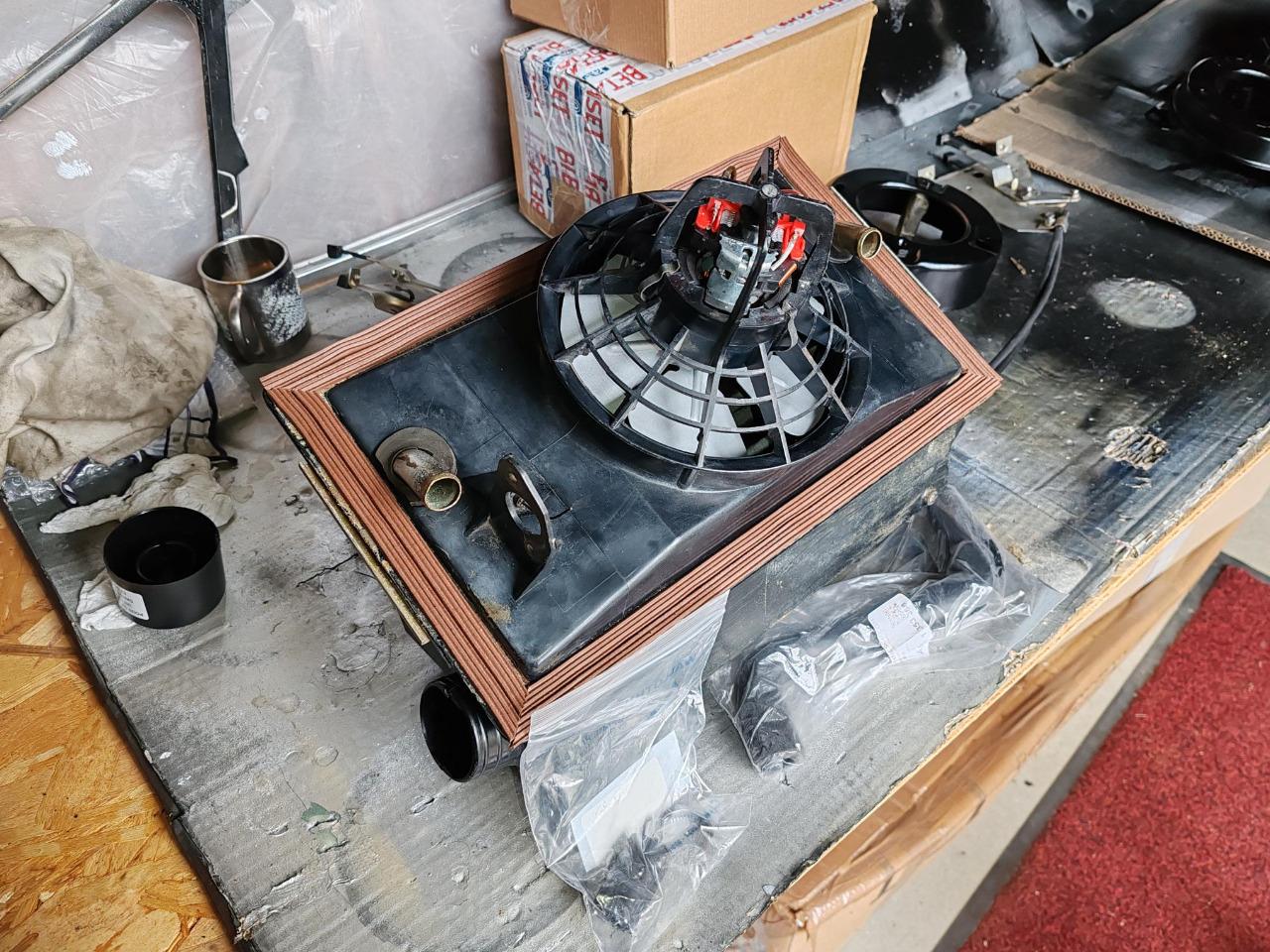 Bloc chauffage BMW 1502-2002 turbo E114-E6-E10 LesAnciennes.com