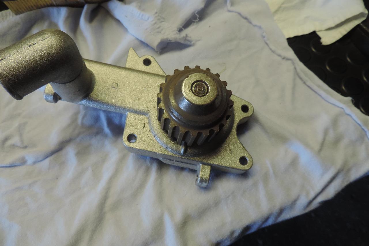 Pompe à eau FORD Escort 1.3 1.6 xr3 LesAnciennes.com