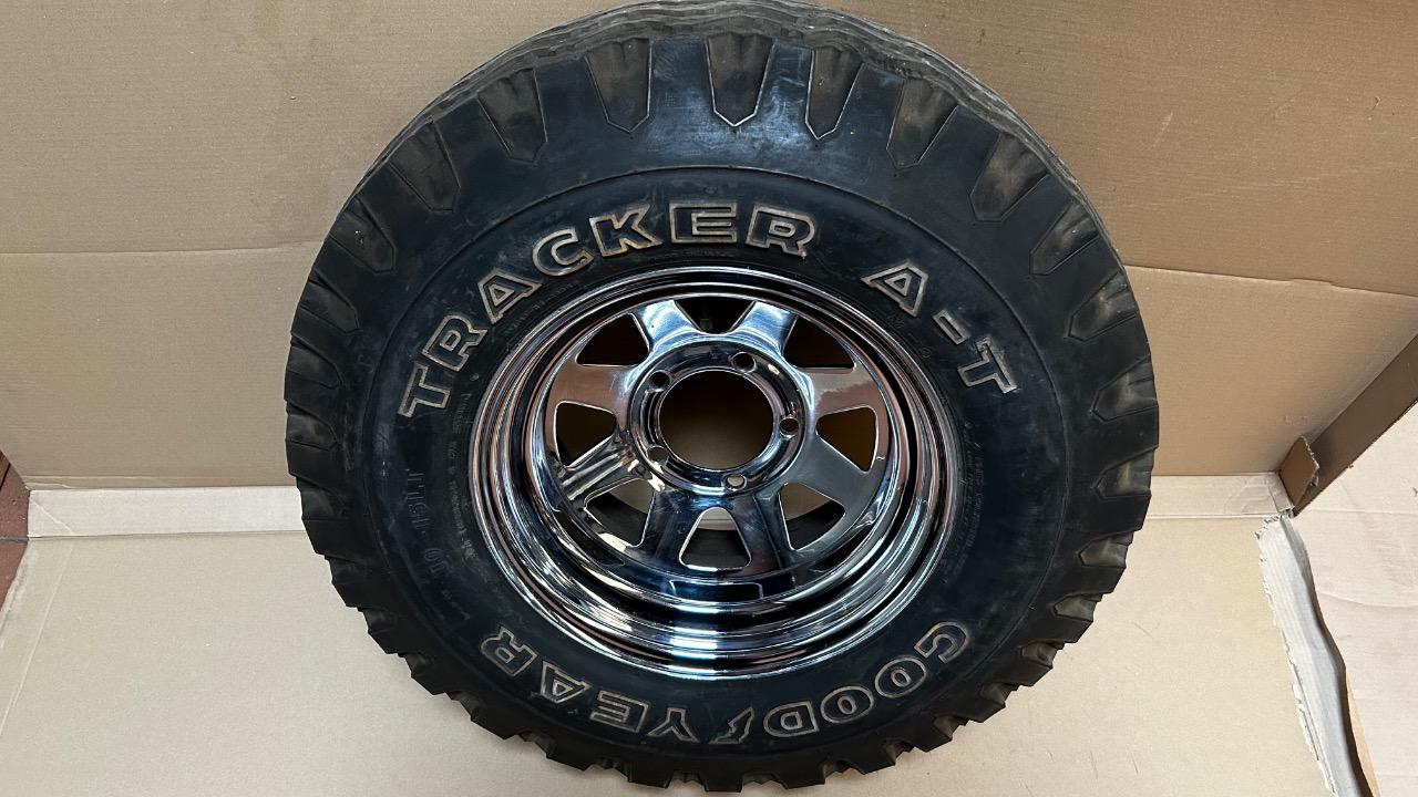 Lot de roues JEEP CJ 7 Willys , CJ 5 , CJ 6 LesAnciennes.com