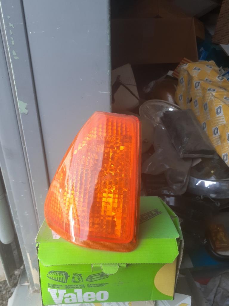 Clignotant RENAULT 18 (R18) LesAnciennes.com