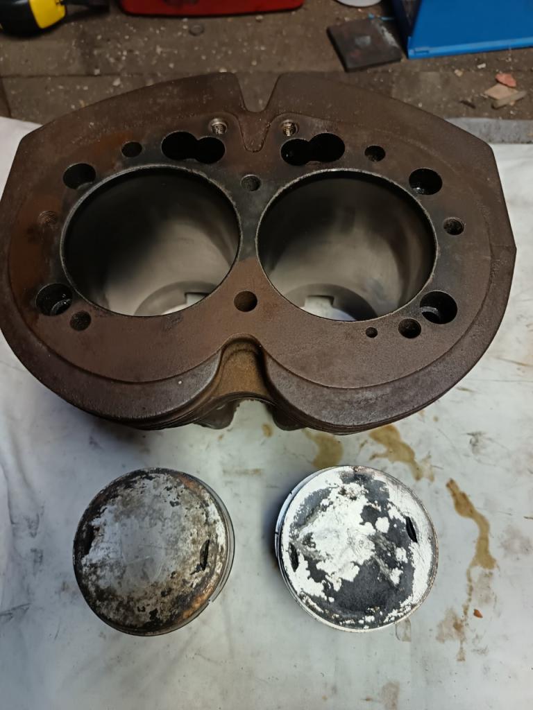 Lot de pièces NORTON Commando 850 LesAnciennes.com