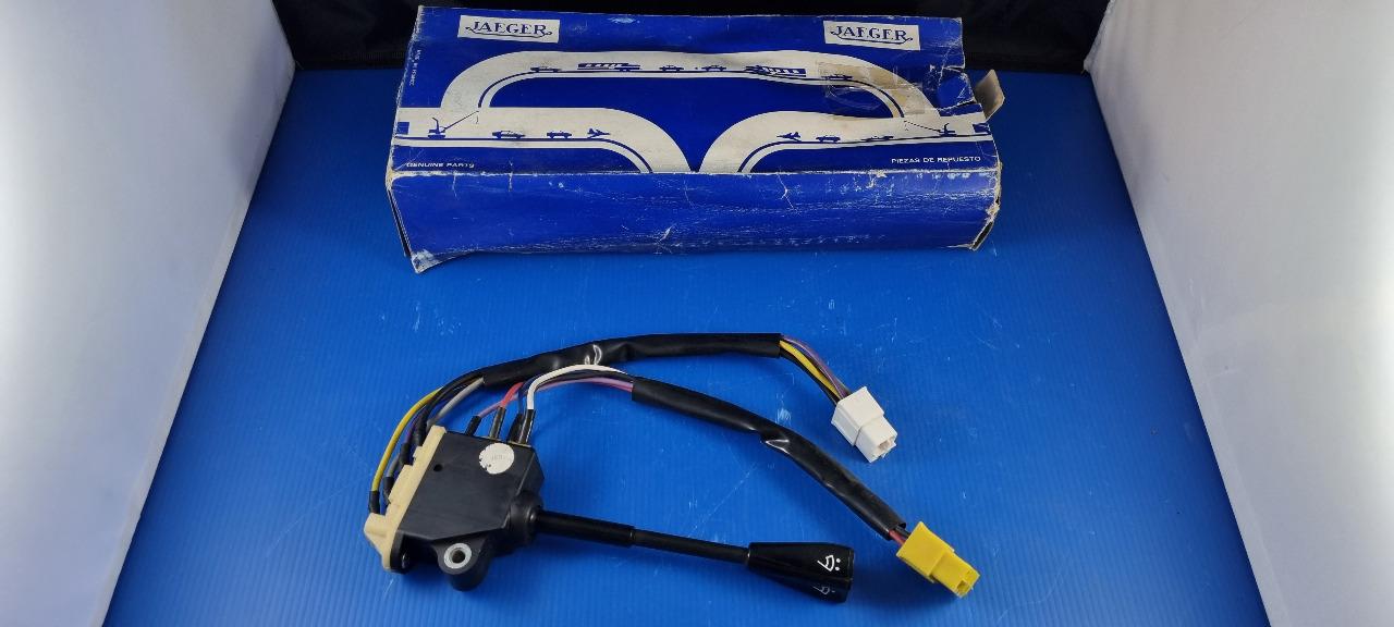 Commodo phare / d'essuie glace Jaeger PEUGEOT 305 LesAnciennes.com