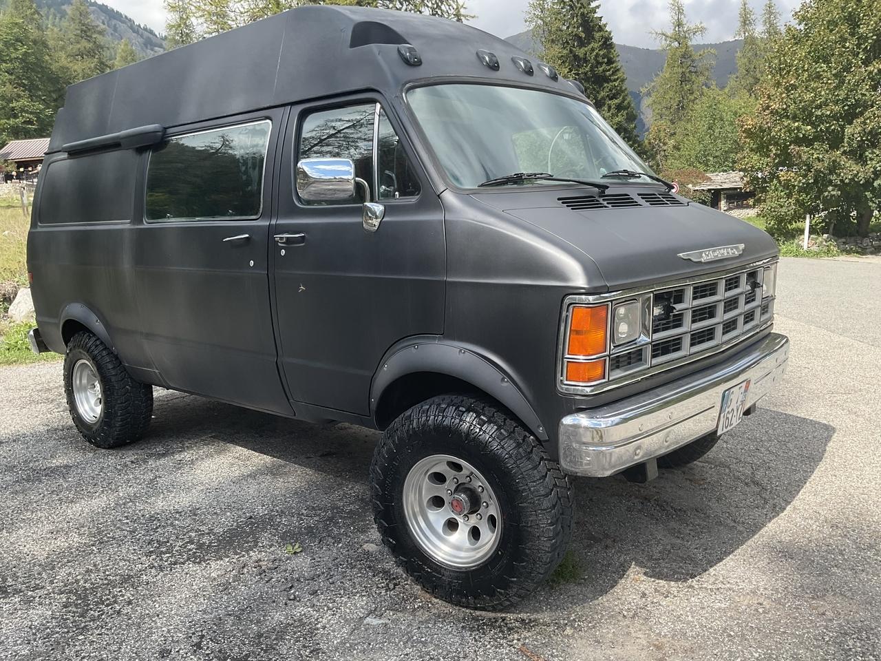 1993 Dodge B350 MOWAG 4x4 LesAnciennes.com