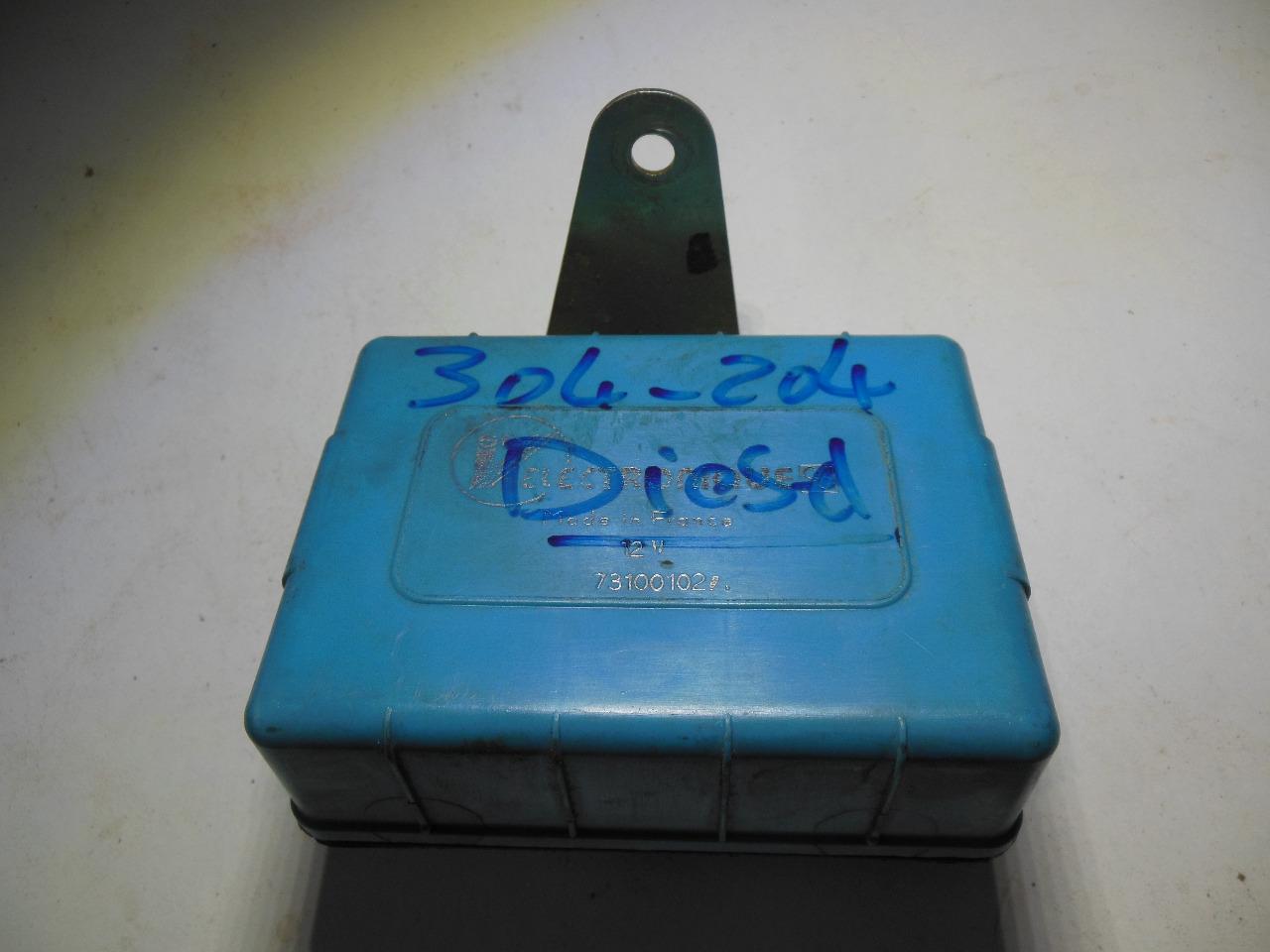 Boitier PEUGEOT 204 diesel LesAnciennes.com