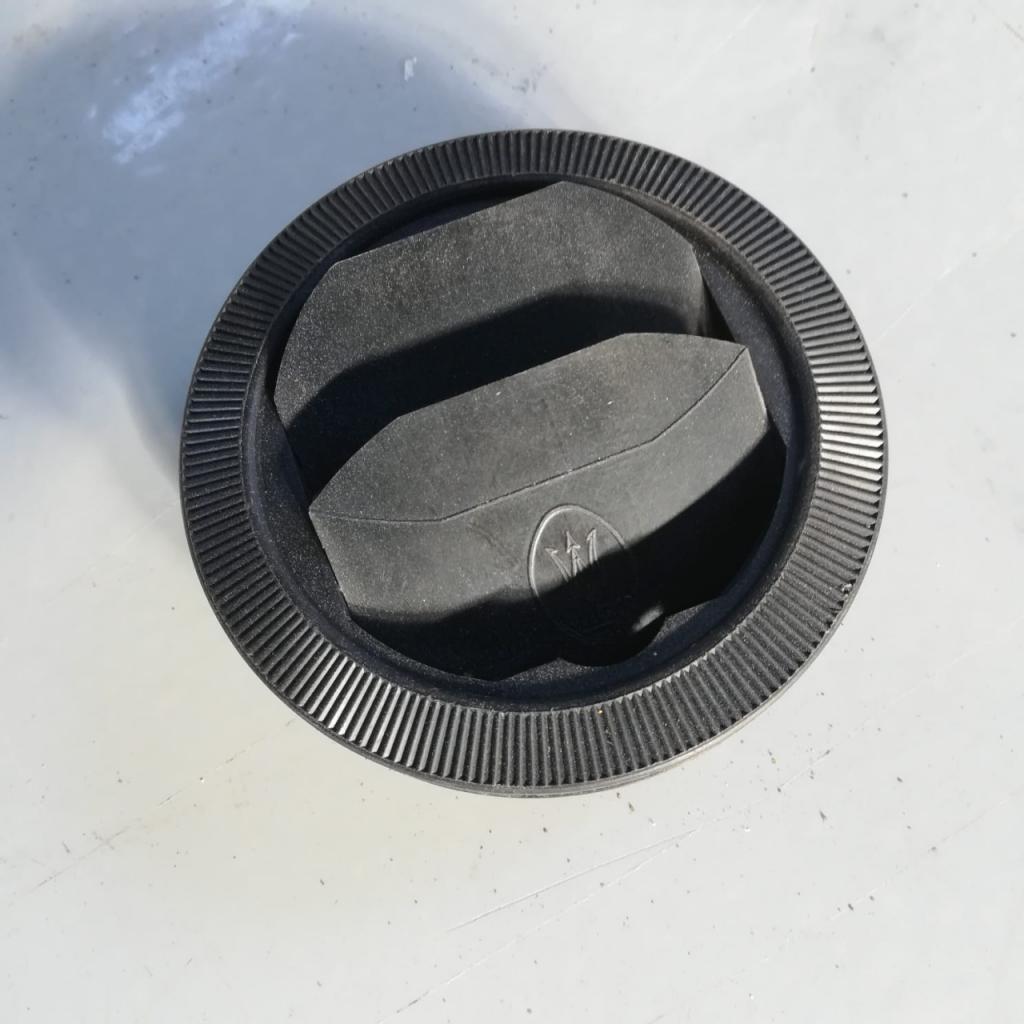 Grille ventilation d'air Maserati Indy, Merak LesAnciennes.com