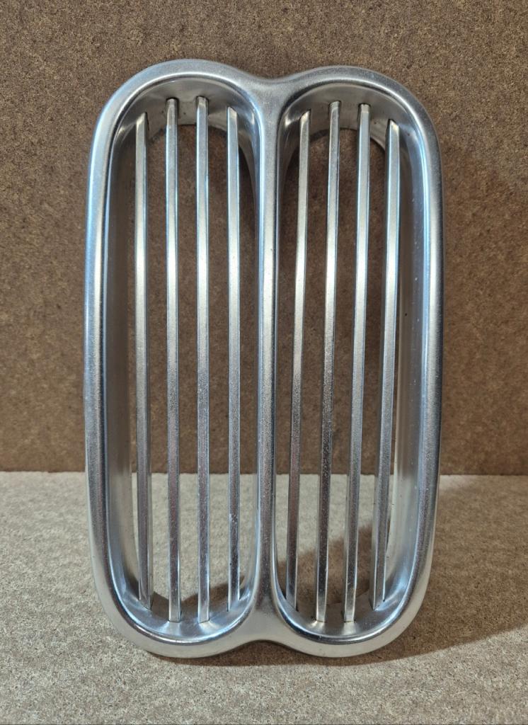 Lot de pièces BMW 2002 E10 LesAnciennes.com