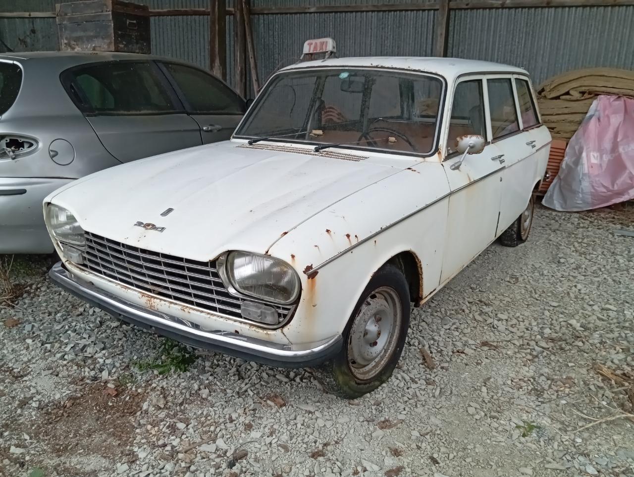 PEUGEOT 204 Bda version TAXI - 1973 LesAnciennes.com
