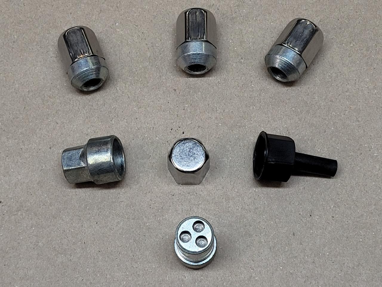 Jeu écrous antivol neufs 12 x 125 à 90° R5 Turbo LesAnciennes.com