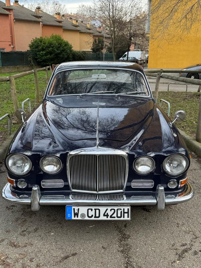 1967 Jaguar 420 MOD LesAnciennes.com