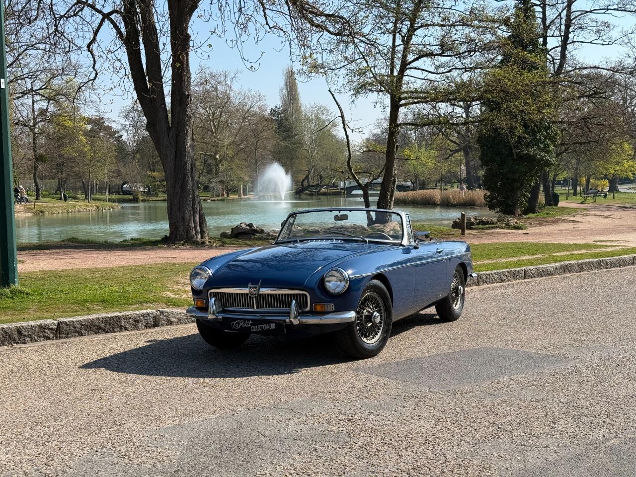 MG MGB Cabriolet - 1968 LesAnciennes.com