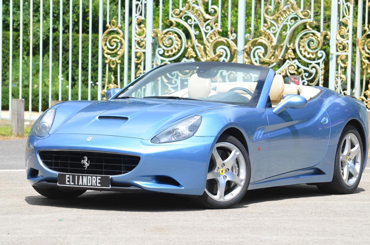 FERRARI California 4.3L V8 460 ch LesAnciennes.com