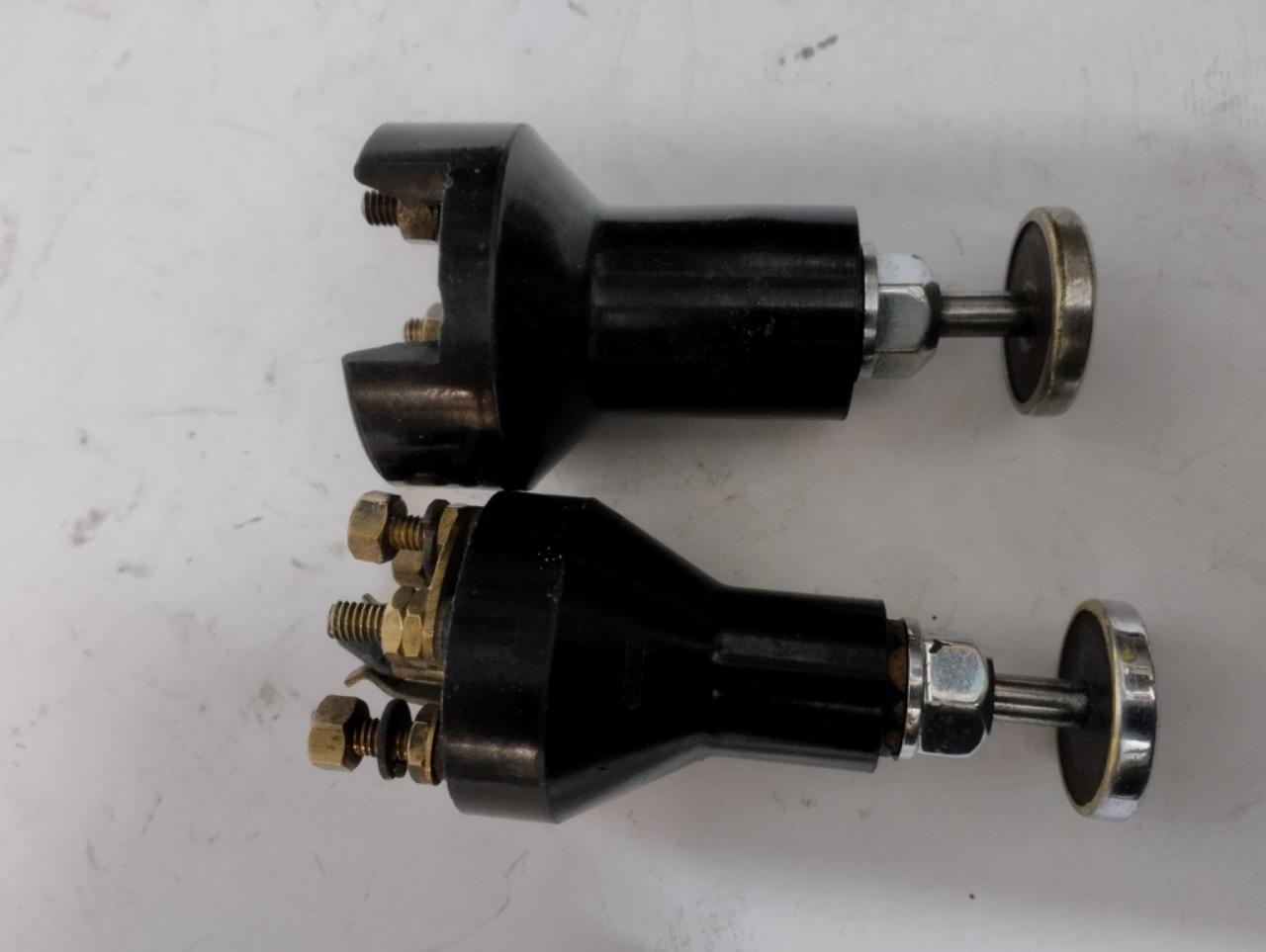 Boutons RENAULT LesAnciennes.com