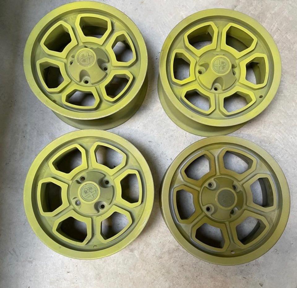 Jantes MOMO VEGA originales ALFA ROMEO 4x108 14’’ LesAnciennes.com