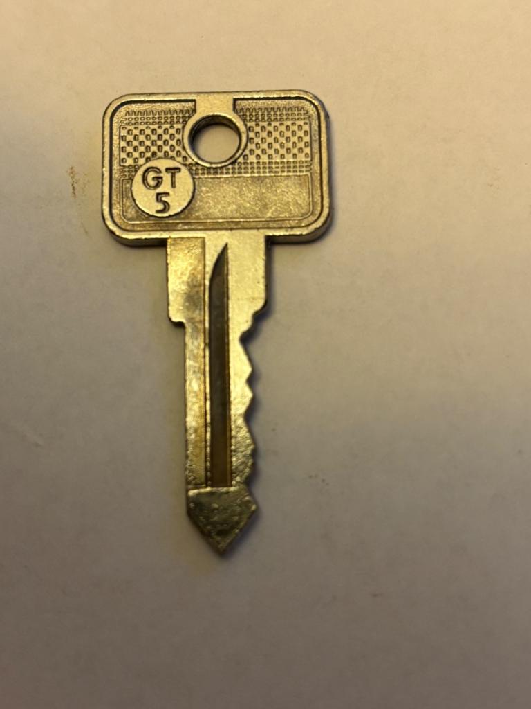 Ancienne clef R5 LesAnciennes.com